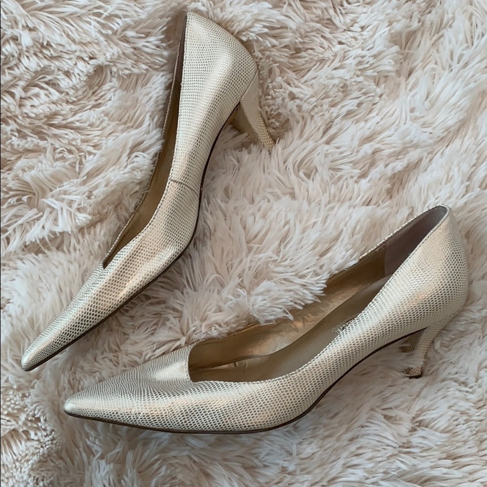 Bandolino gold snake kitten heels